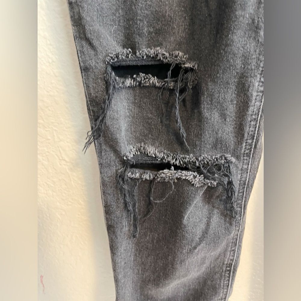 PAIGE Sarah Slim high rise straight leg ripped knees- BLACK. 28 - Picture 6 of 12